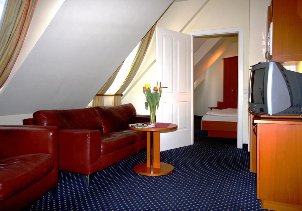 Hotel 900 M Zur Oper 4*