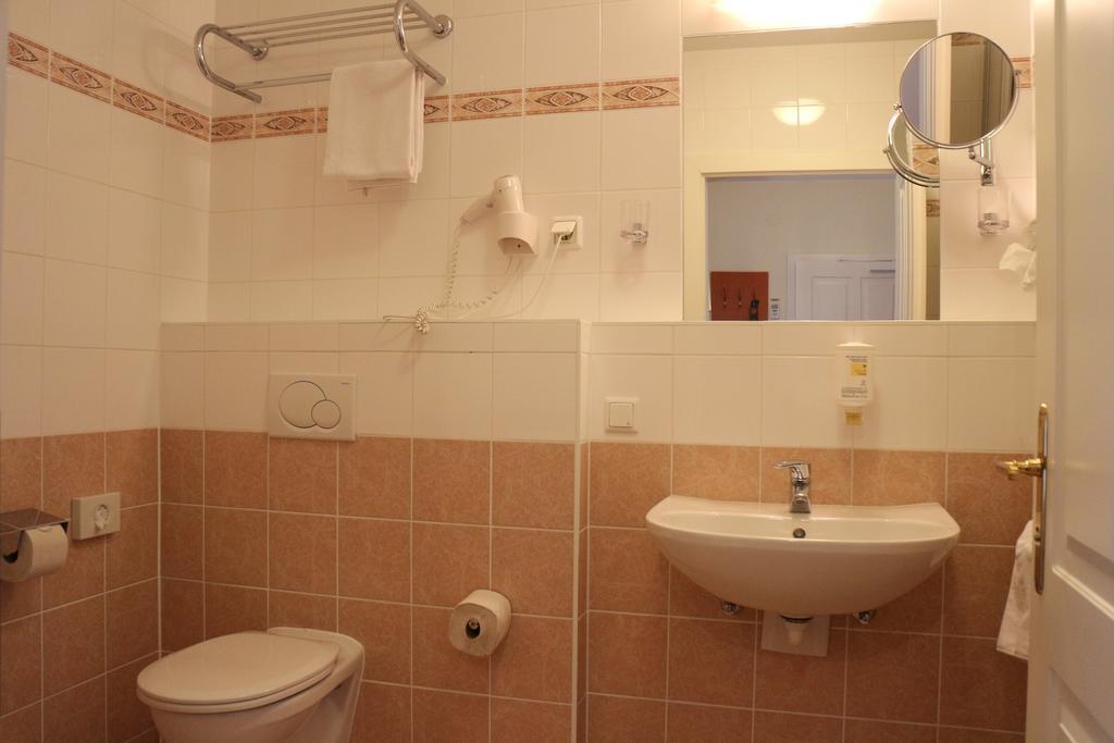 900 M Zur Oper Hotel