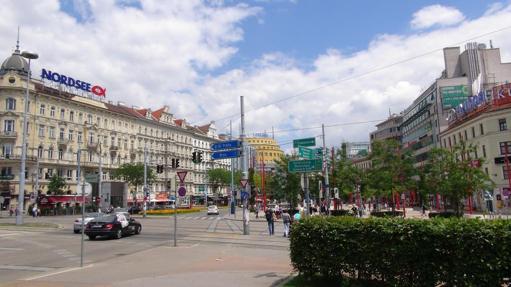 Hotel De Lux