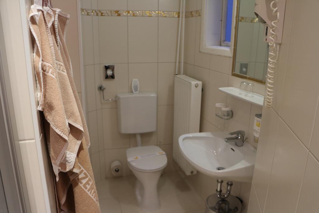 Hotel Schweizerhof 3*