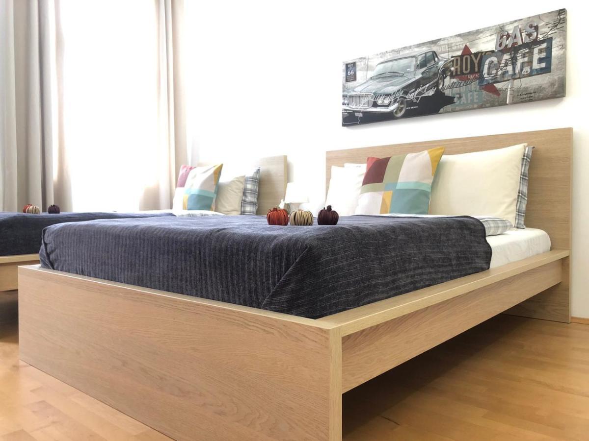New, Bright Near The Metro!