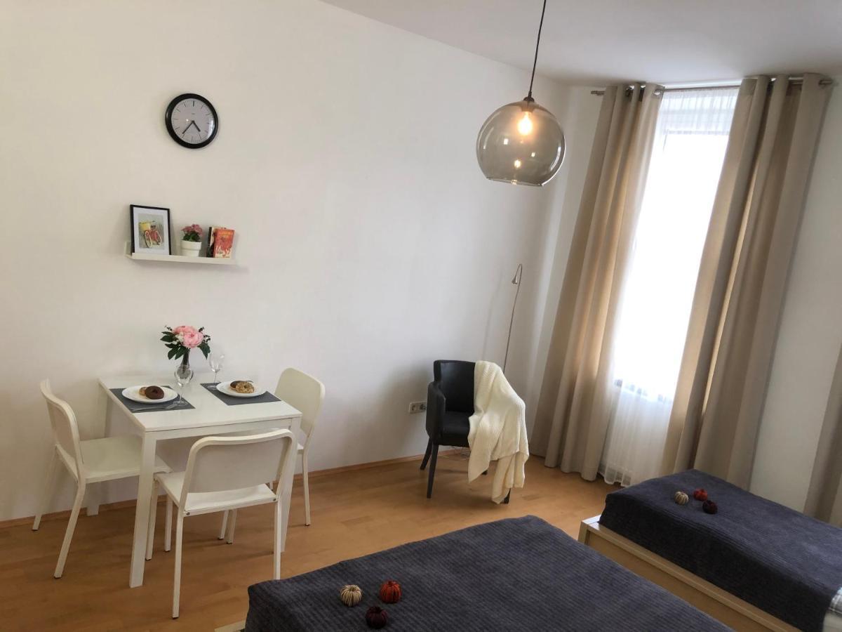 New, Bright Near The Metro! * Vienna