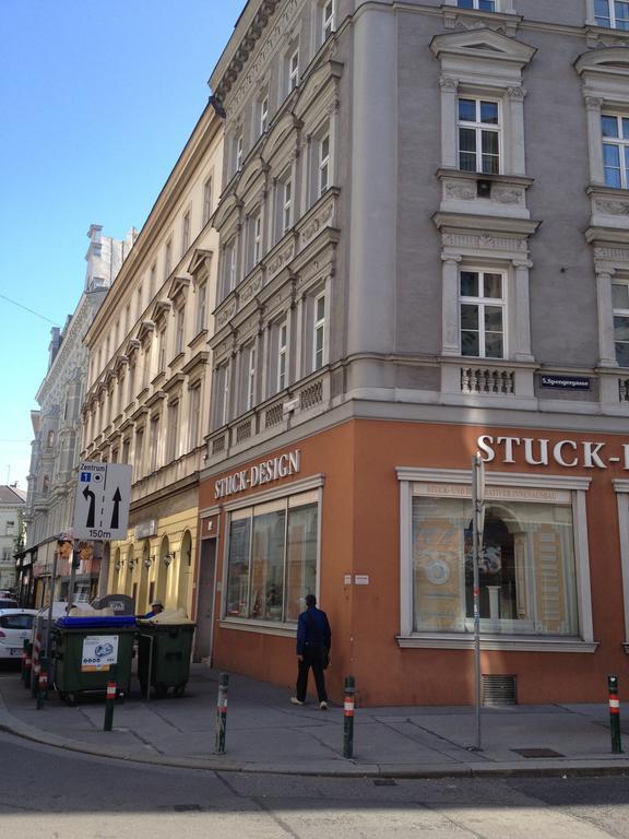 Debo Schoenbrunner Strasse - Contactless Check In