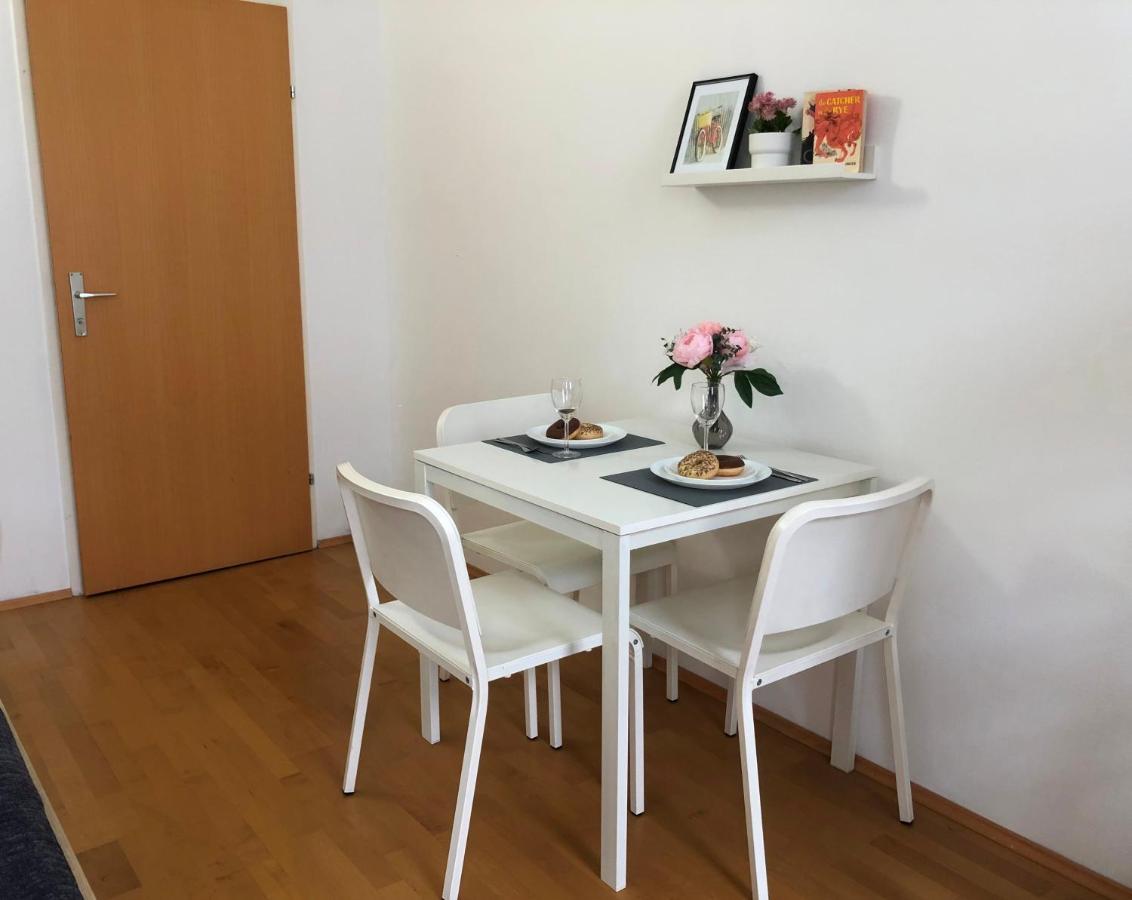 New, Bright Near The Metro! Vienna