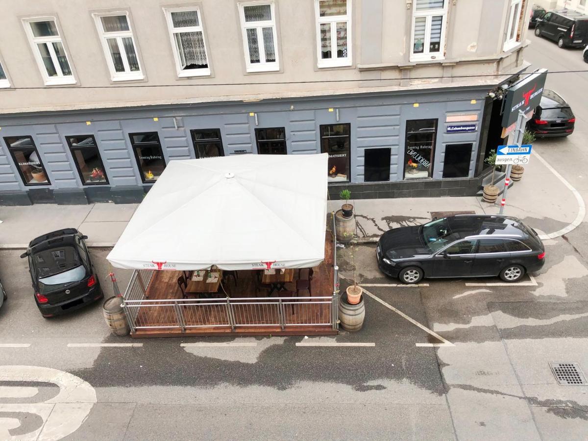 New, Bright Near The Metro! Apartment