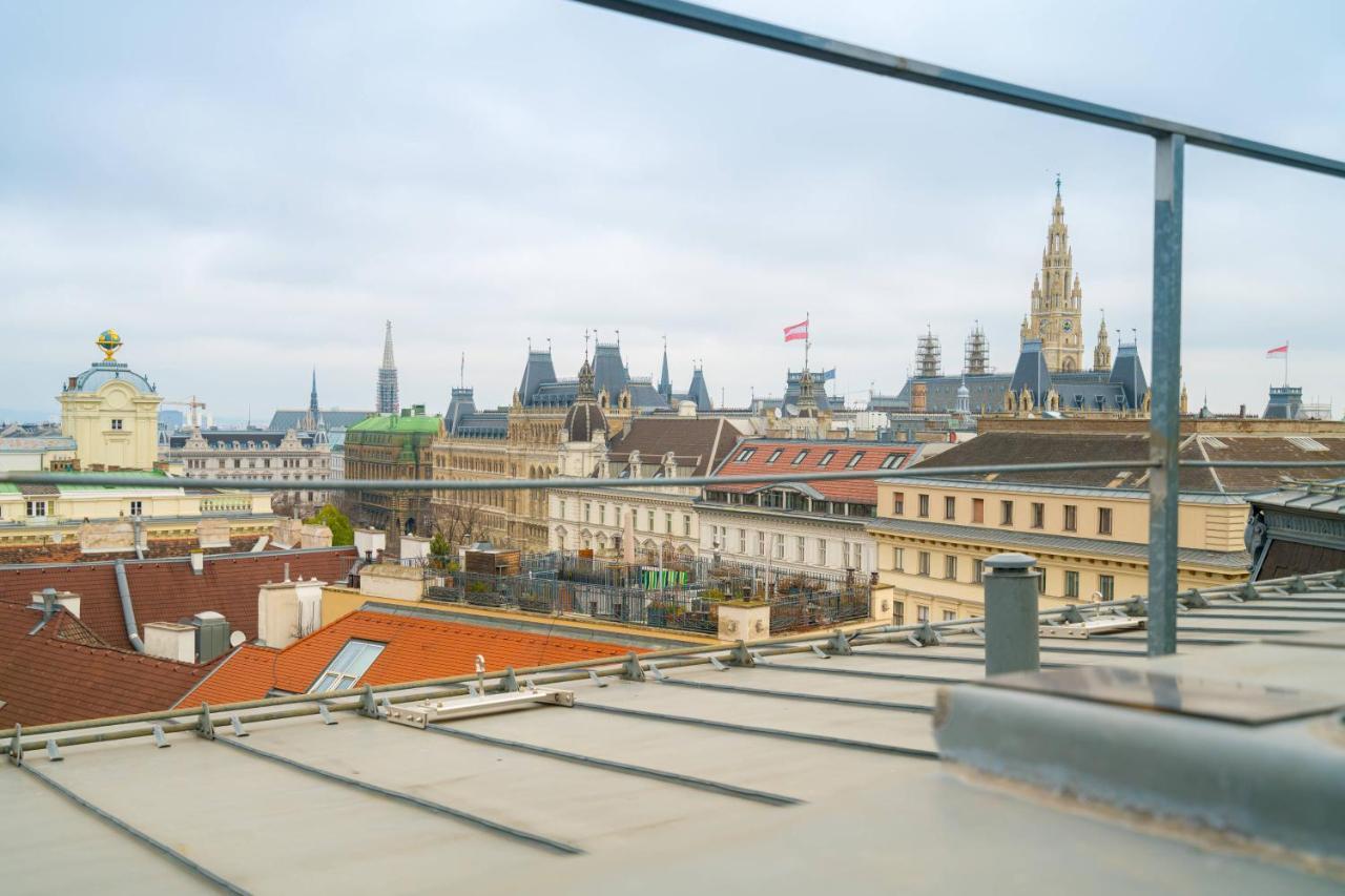 Residence, Hall - Parliament * Vienna