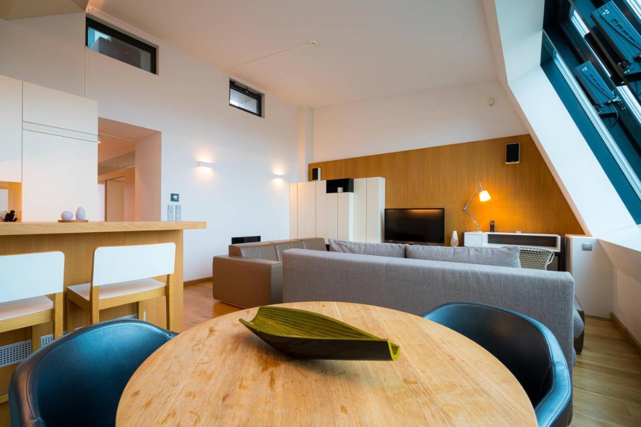 Residence, Hall - Parliament * Vienna
