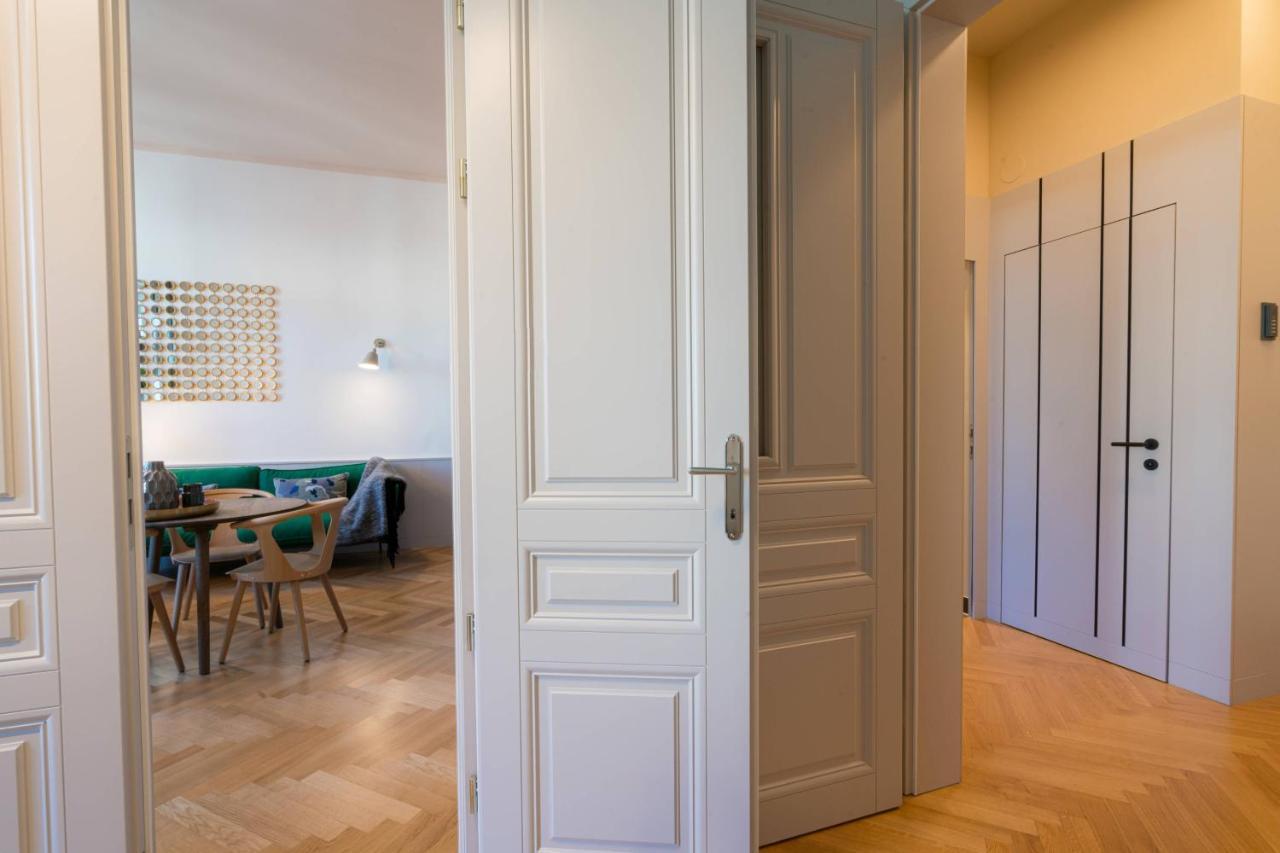 Residence, Hall - Parliament *