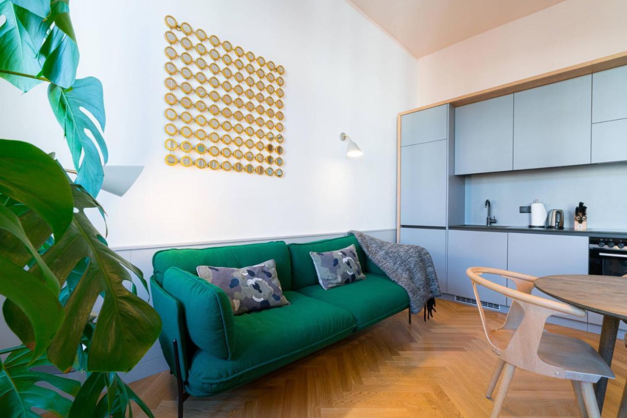 Residence, Hall - Parliament *