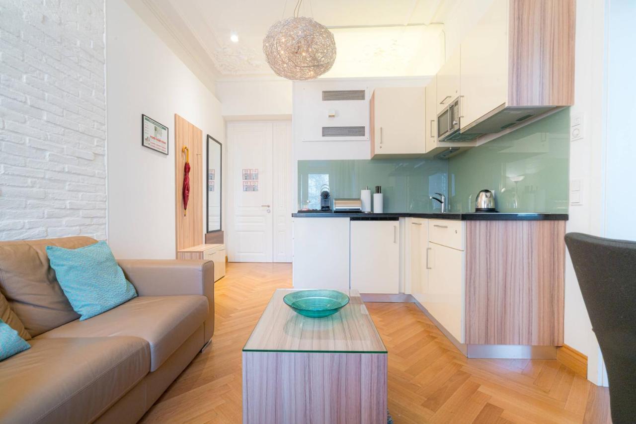 Aparthotel Residence, Hall - Parliament *