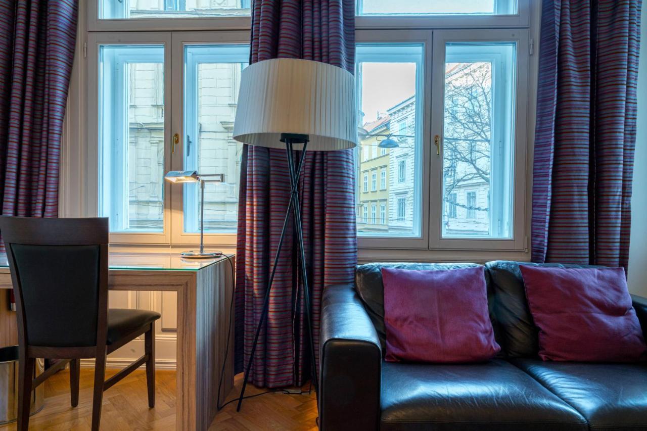 Residence, Hall - Parliament