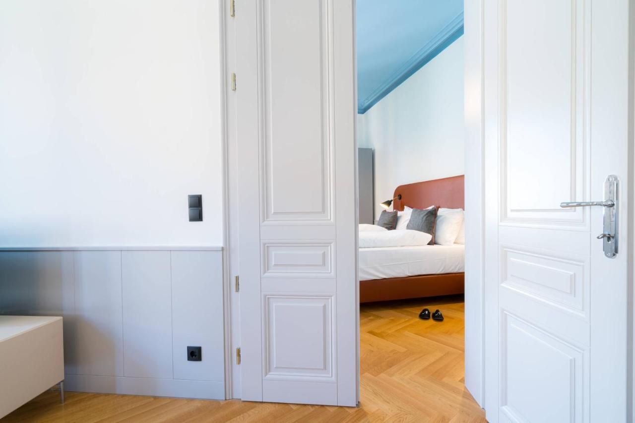 Residence, Hall - Parliament