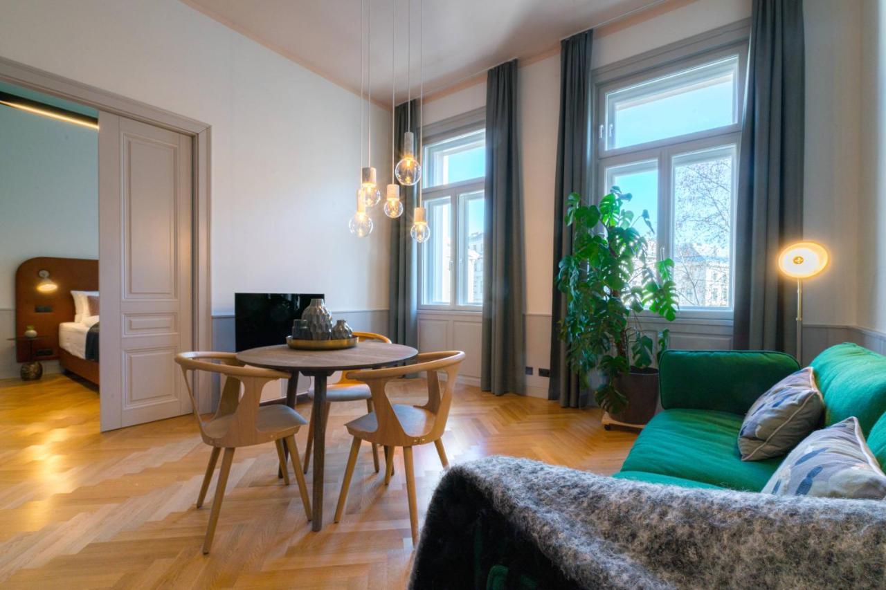 Residence, Hall - Parliament