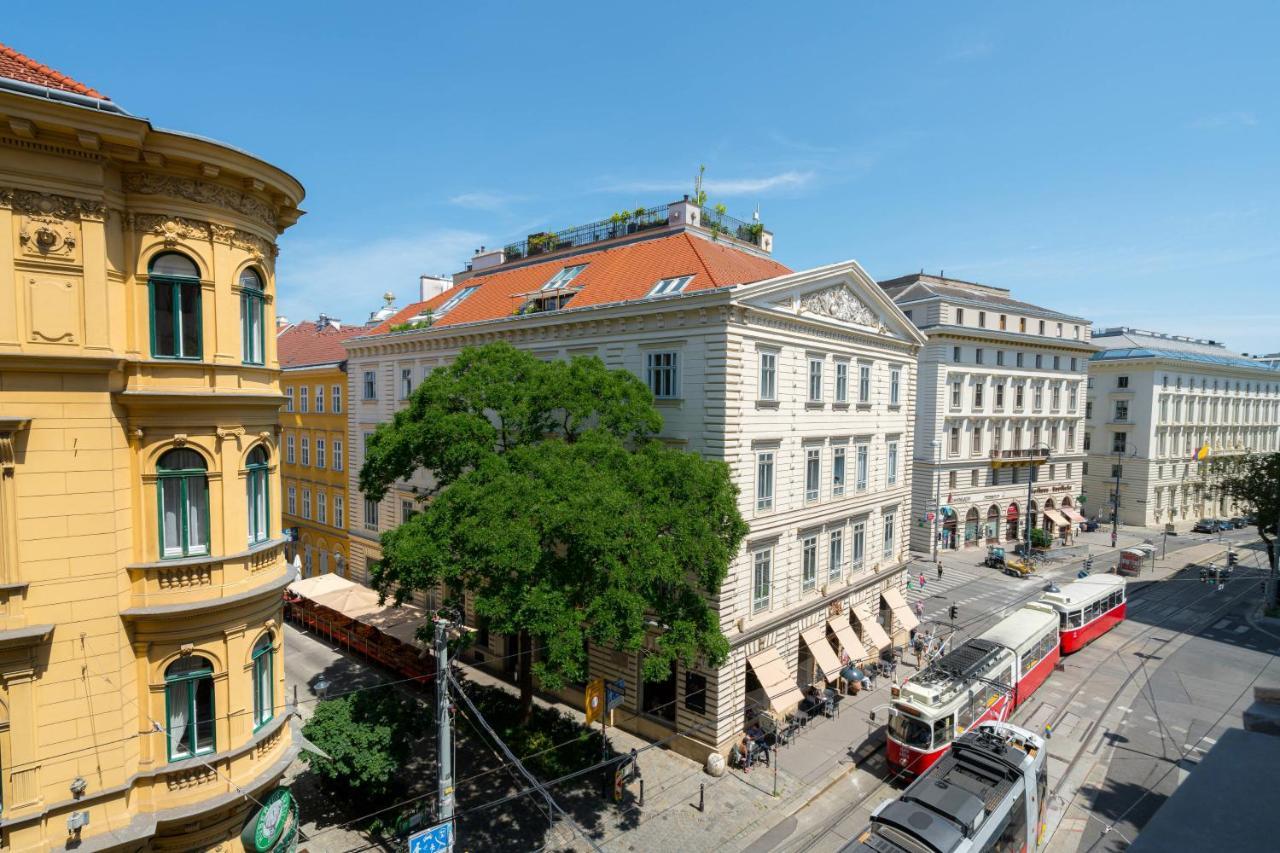 Residence, Hall - Parliament Vienna