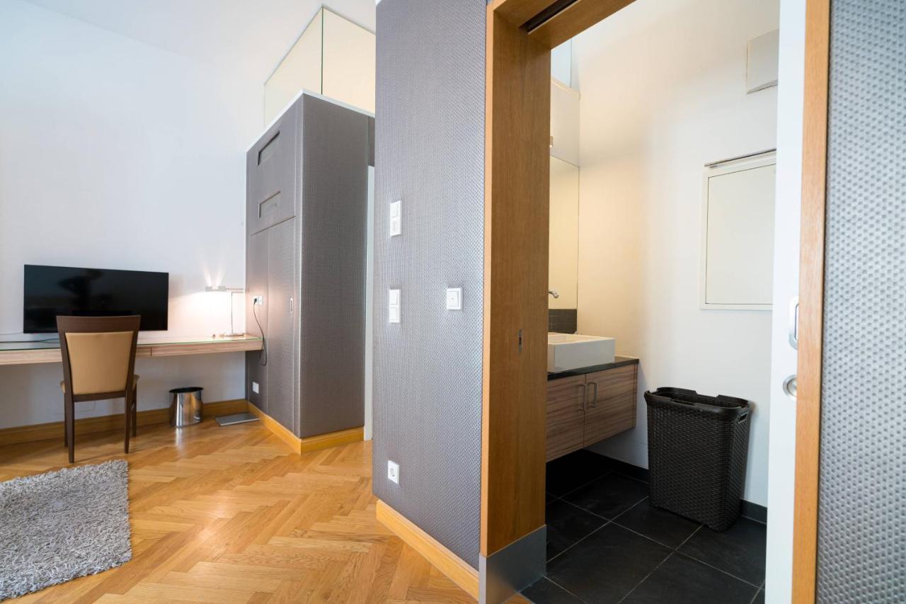 Aparthotel Residence, Hall - Parliament