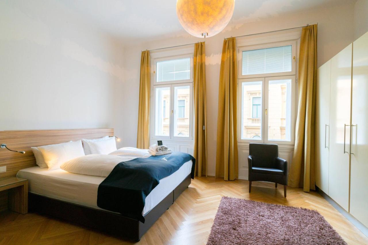 Residence, Hall - Parliament *