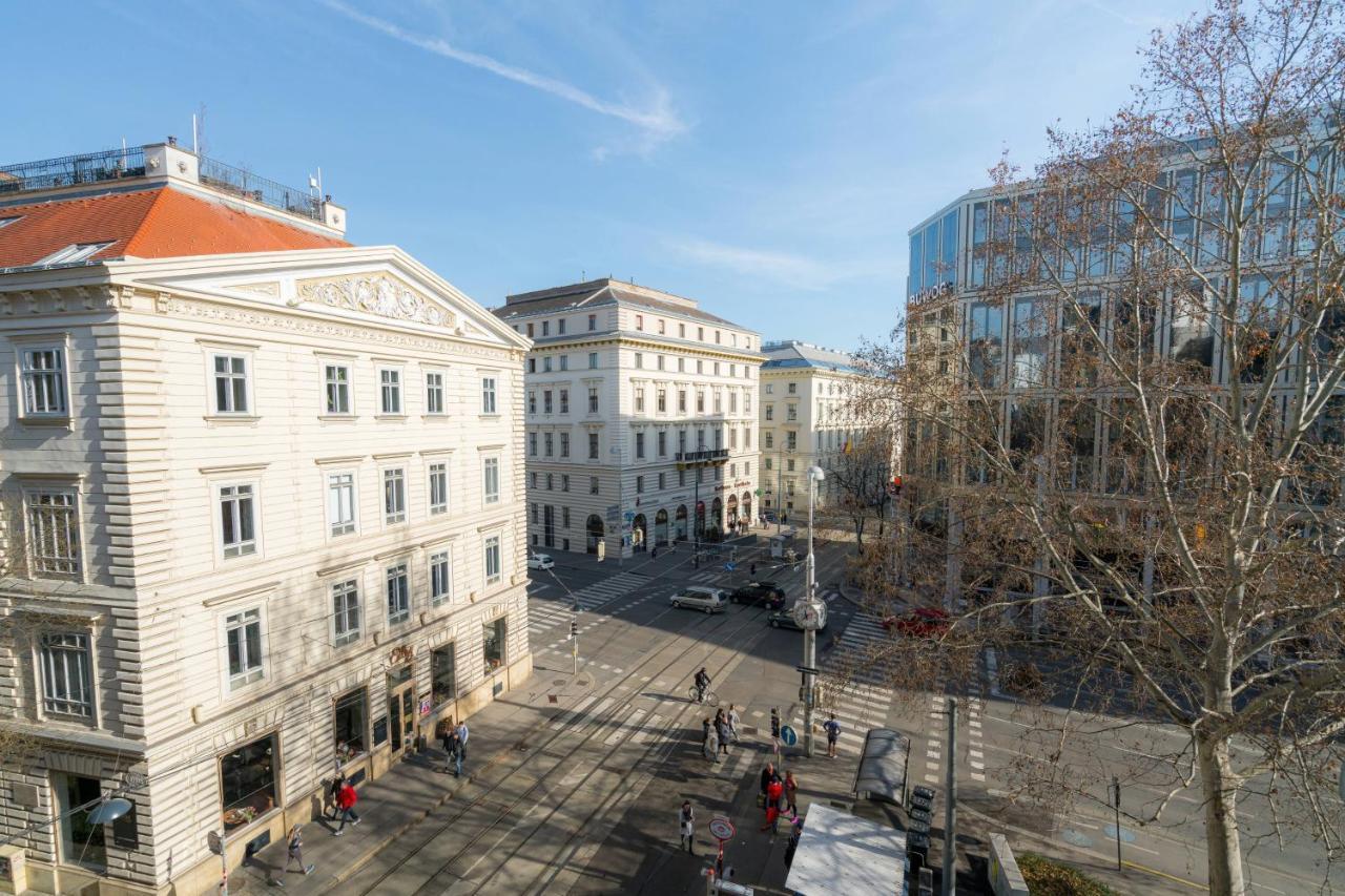 Residence, Hall - Parliament