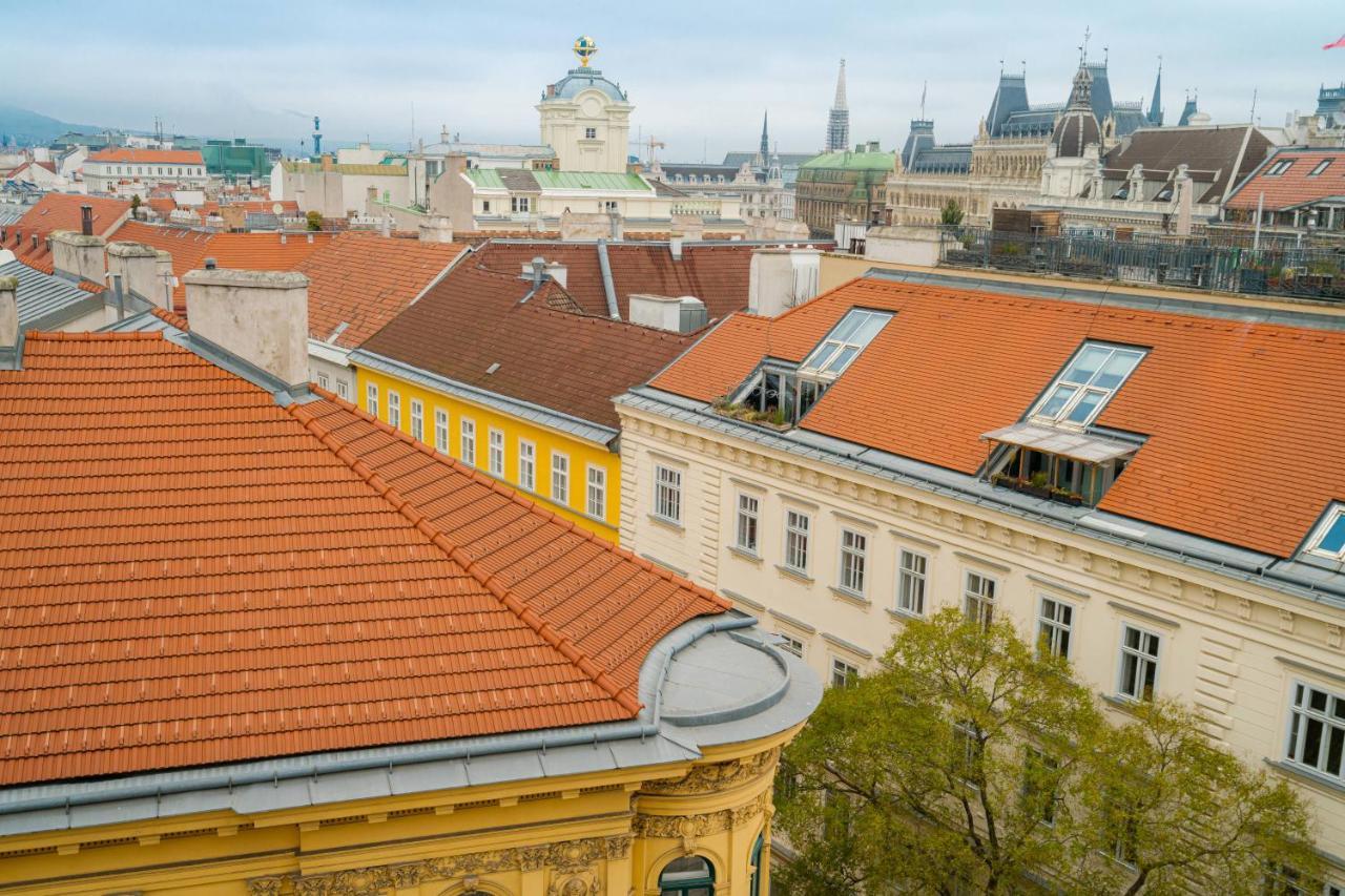 Residence, Hall - Parliament