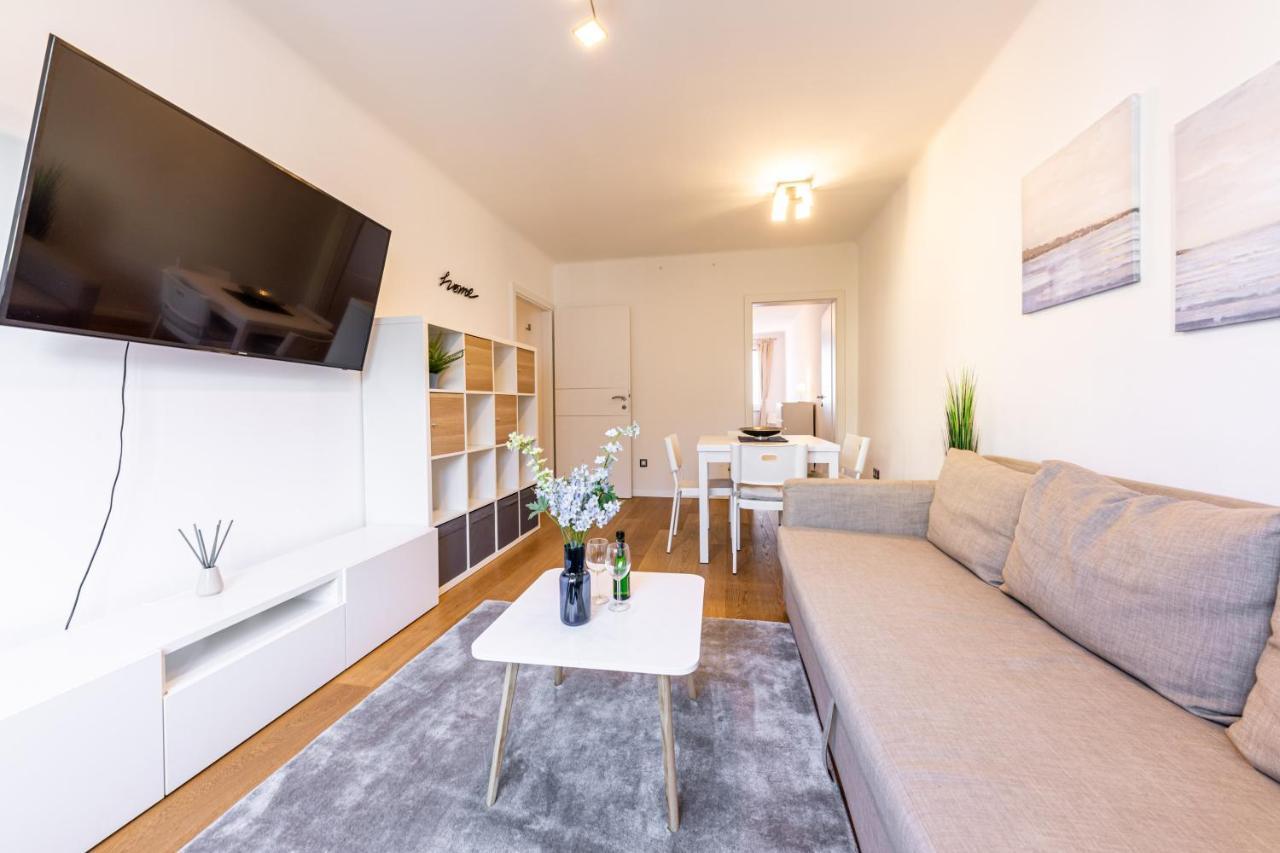 Bright + Near Belvedere By Jr *