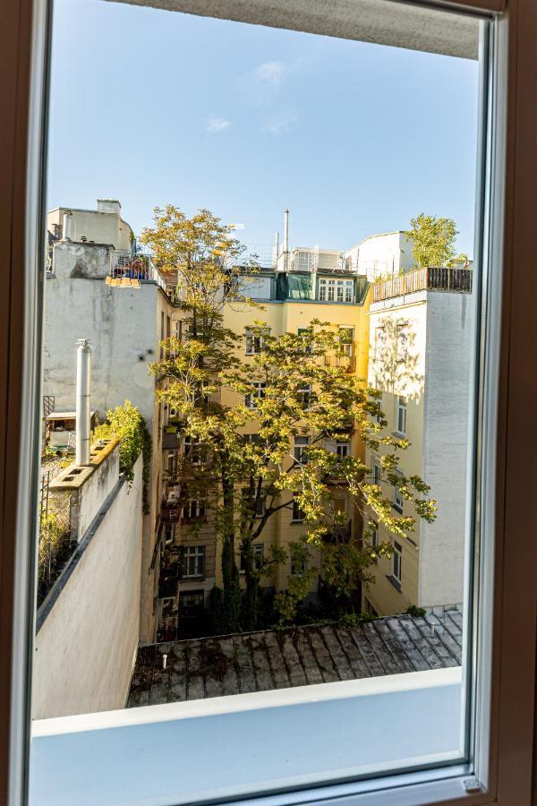 Bright + Near Belvedere By Jr Vienna