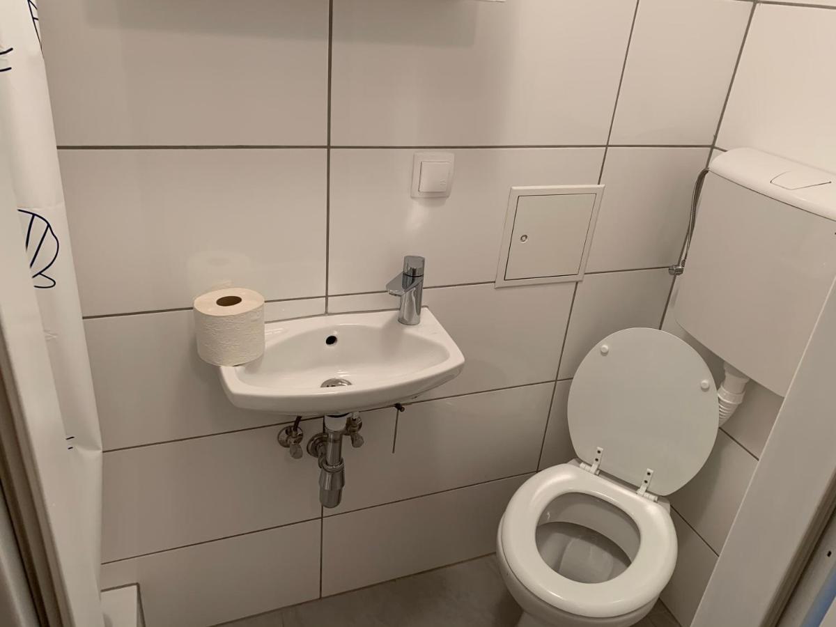Raisa Lerchenfelder Gürtel 30 * Wien