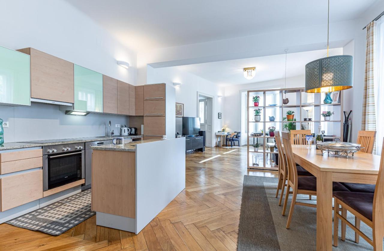Historic & Luxurious By Jr Apartment *