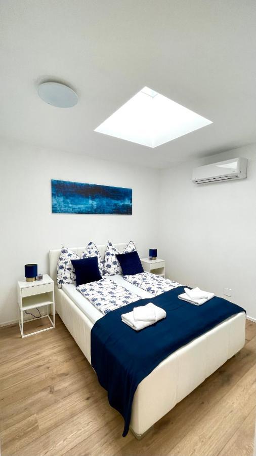 Apartment Near Rathaus Of *