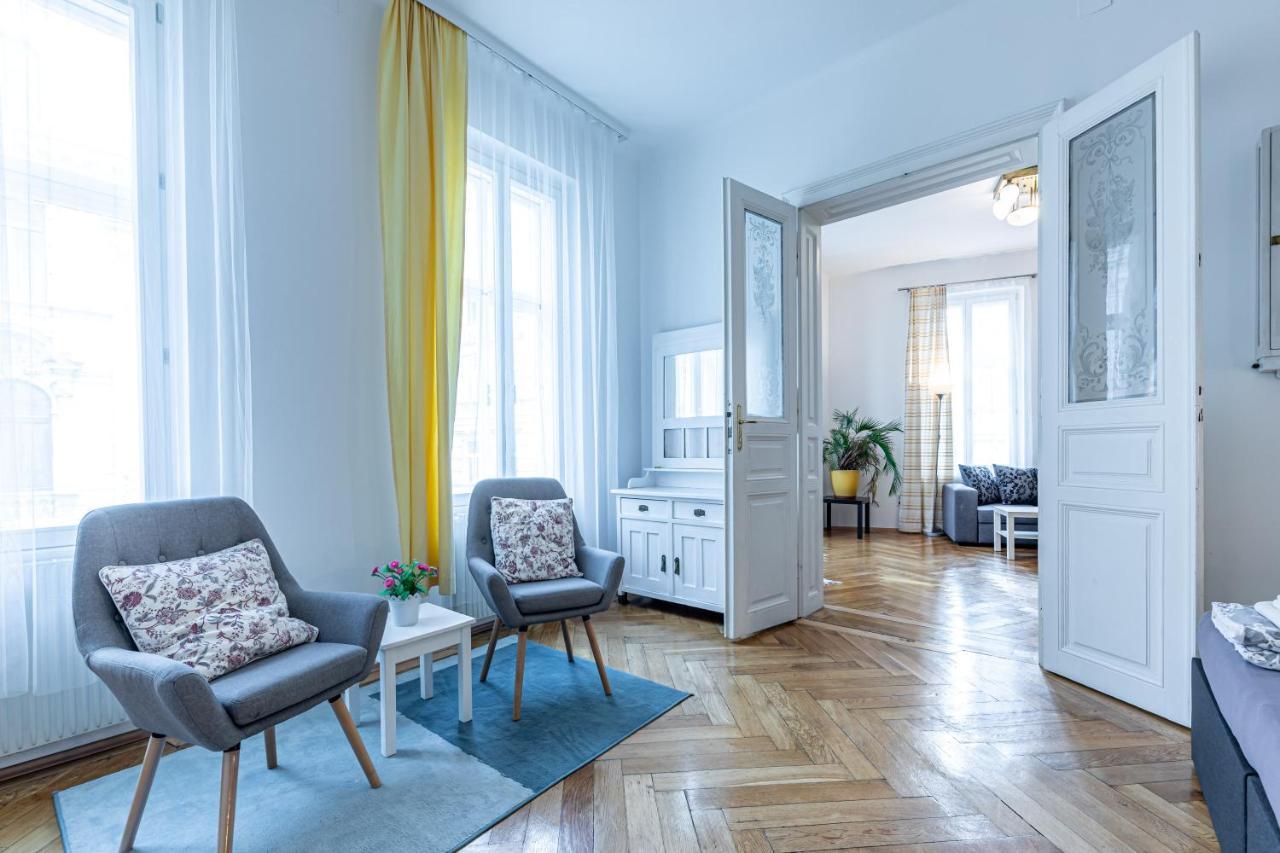 Historic & Luxurious By Jr Apartment *