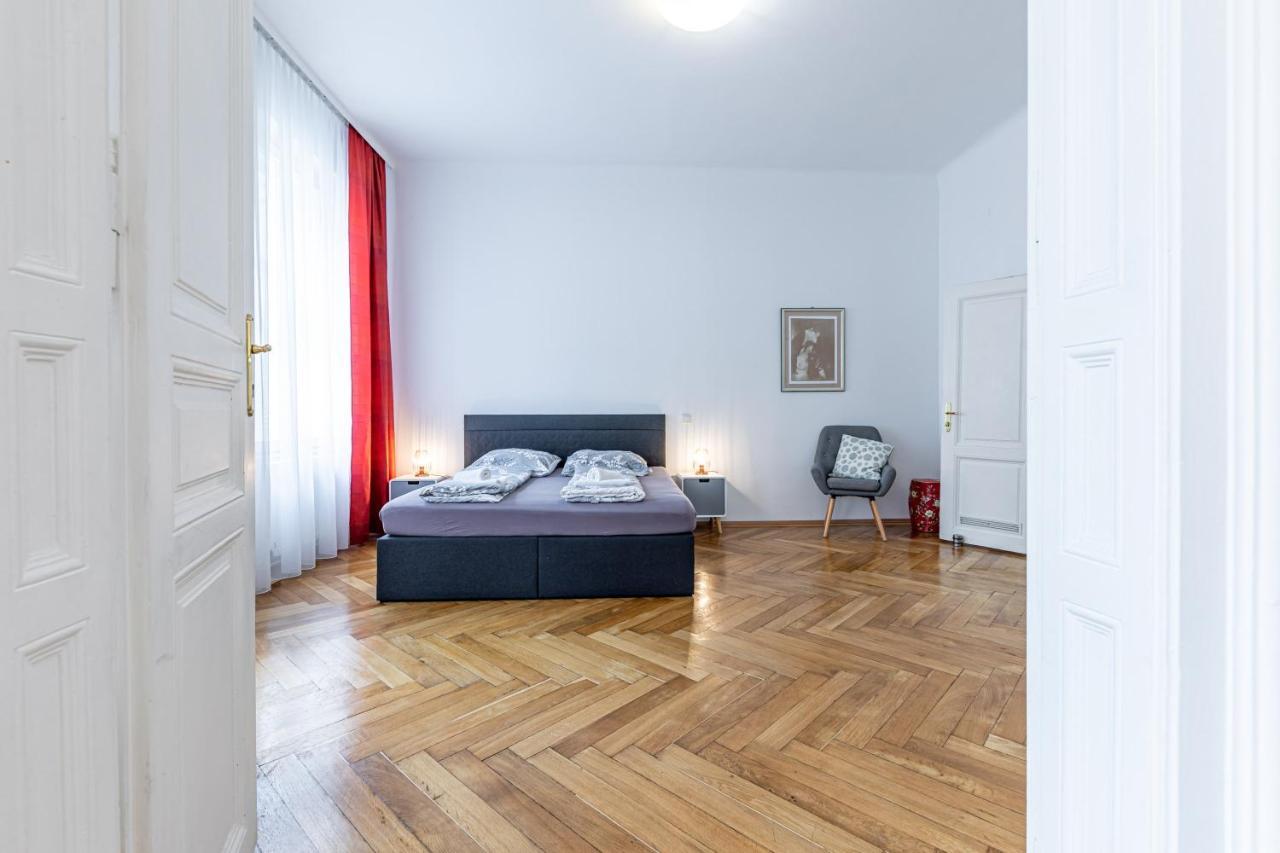 Historic & Luxurious By Jr Apartment *