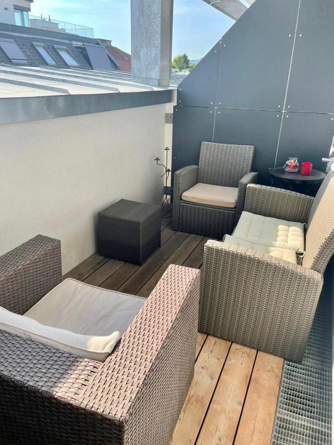 Amazing Location In Near Rathaus Apartment *