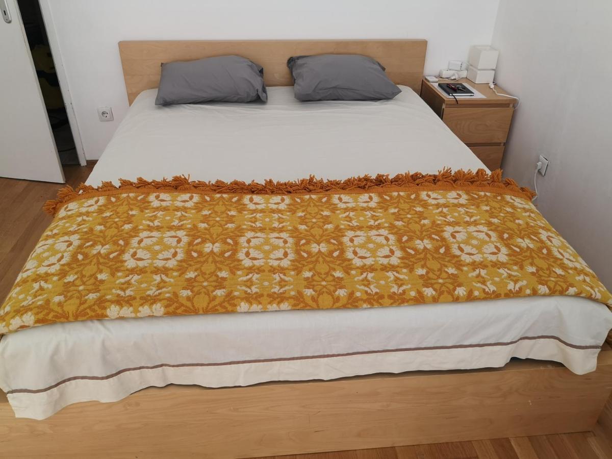 Asian Hospitality; Offer Near Imperial Palace Apartment