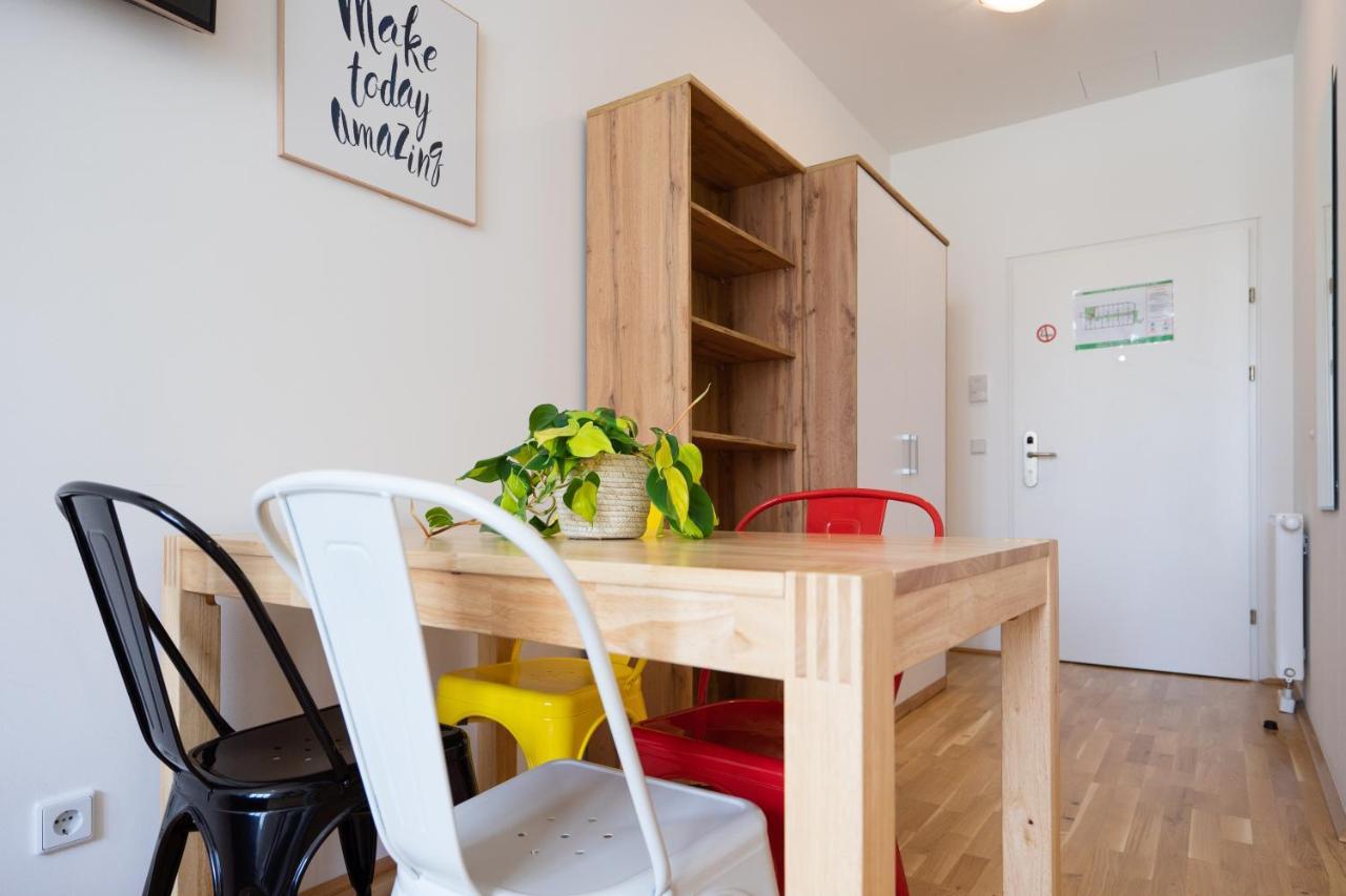 Feelgood Smartliving | Contactless Check-in 3*