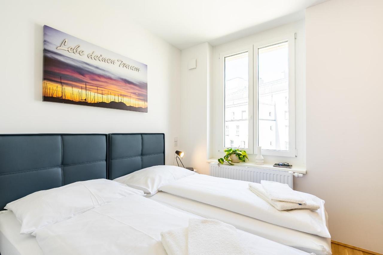 Feelgood Smartliving | Contactless Check-in 3*