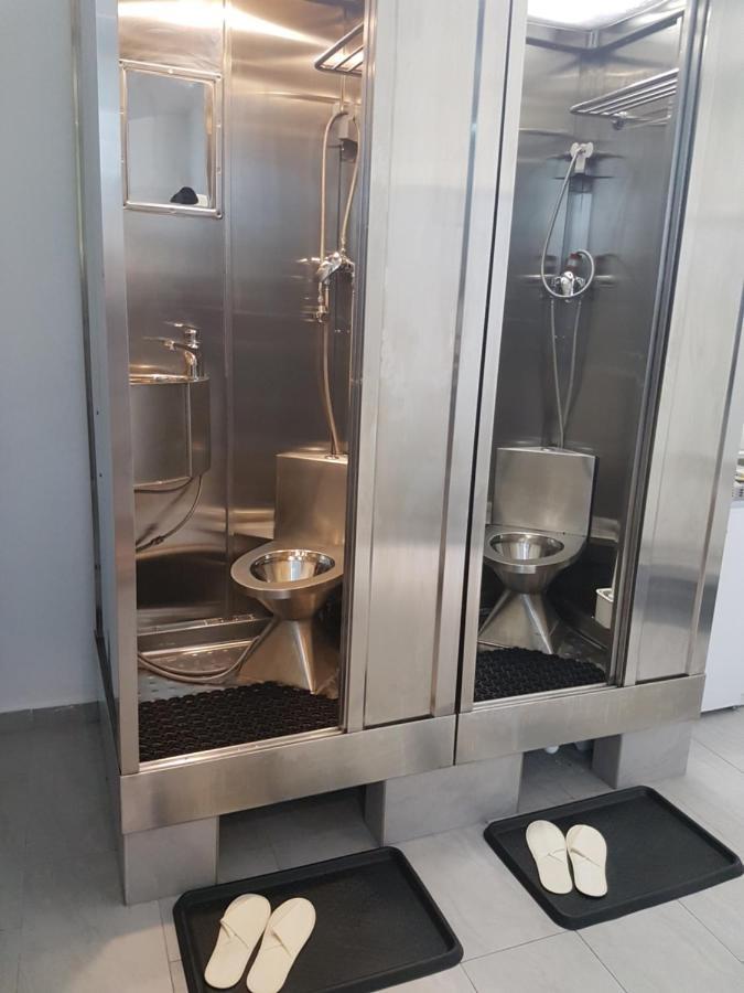 Simple Apt - 8 Bed Is Having No Kitchen *