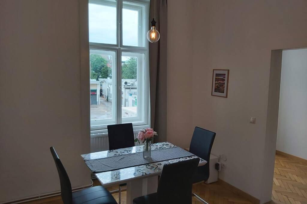 Lovely New 2 Bedroom Near Hannovamarkt Apartment Vienna