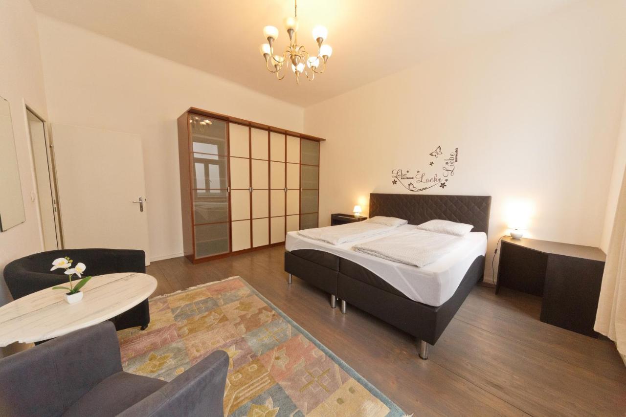 In Near Schoenbrunn & Westbahnhof - Keyless Check-in Apartment *