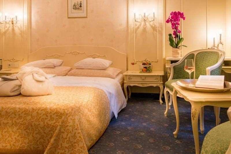 Roemischer Kaiser Hotel 4*