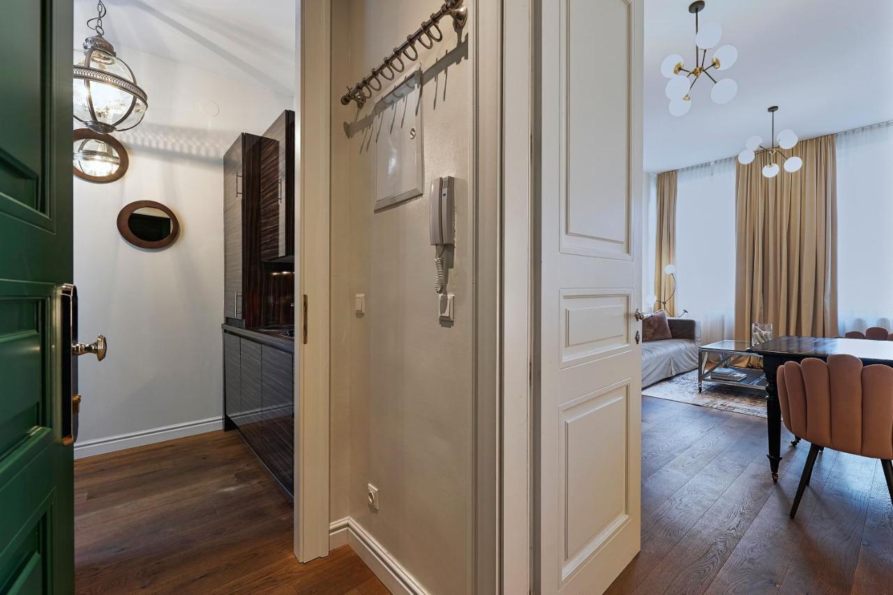 Apartment 6 *