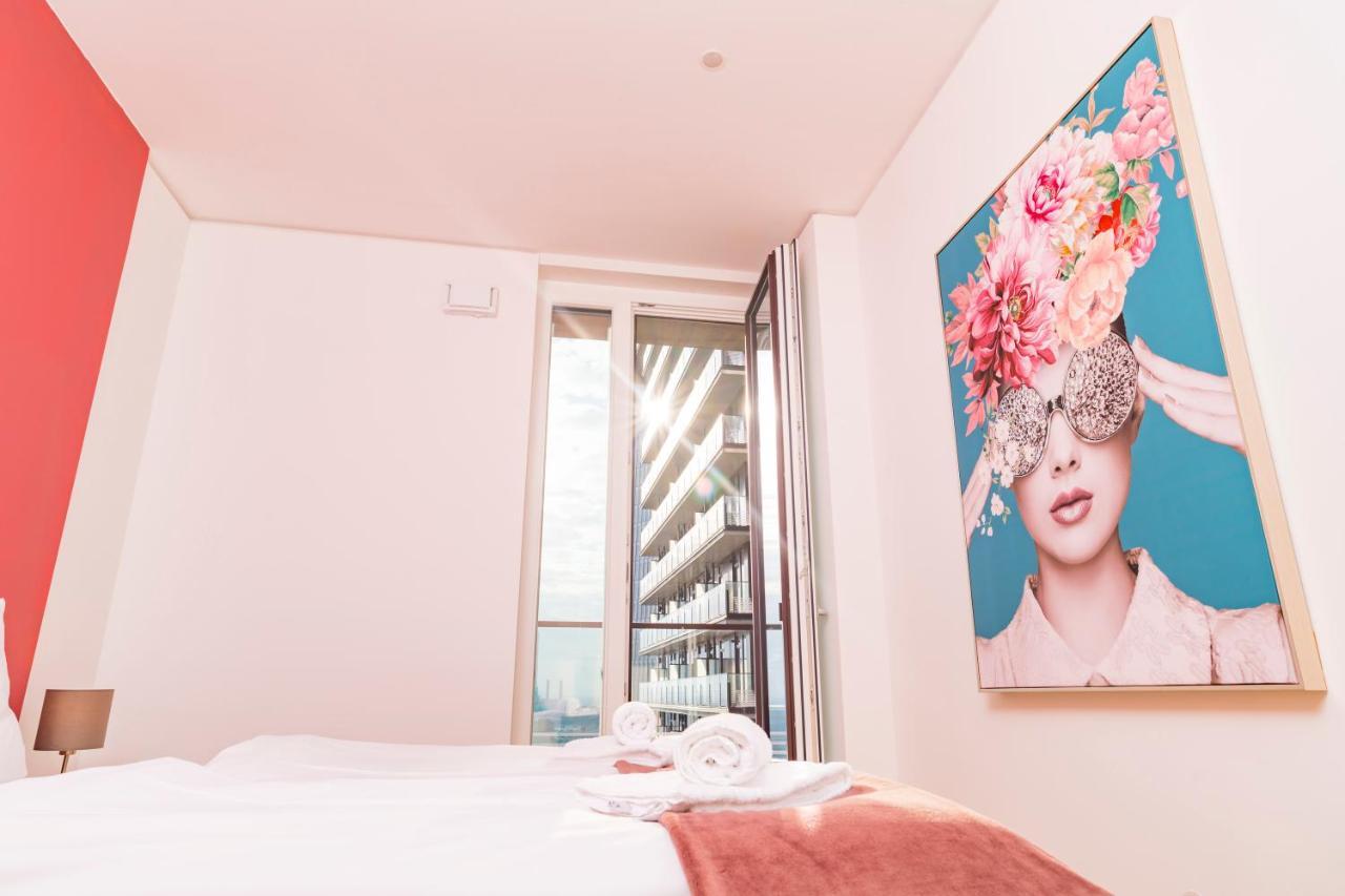 Triiiple Tower Dream With Rooftop-summer-pool Apartment
