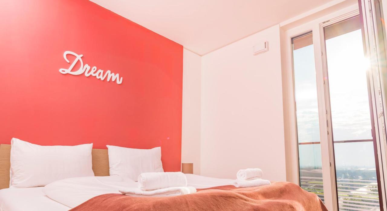 Triiiple Tower Dream With Rooftop-summer-pool Apartment Vienna