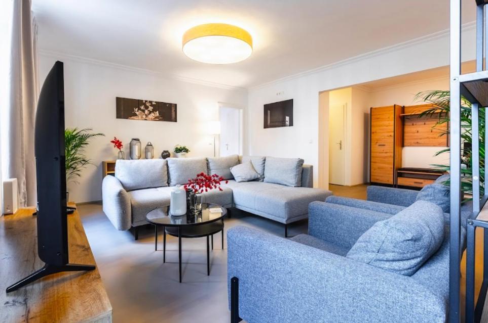 Experience From A Stylish And Modern Apartment *