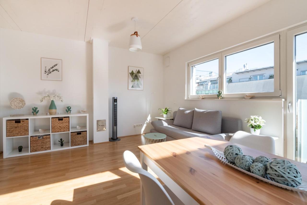 Helles, Neues Dg Mit Blick Zum Donauturm Apartamento