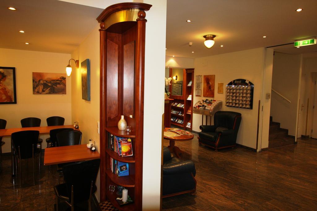 900 M Zur Oper Hotel 4*