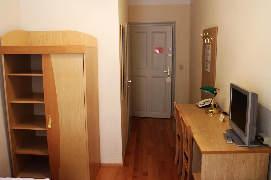 Graf Stadion Hotel 3*