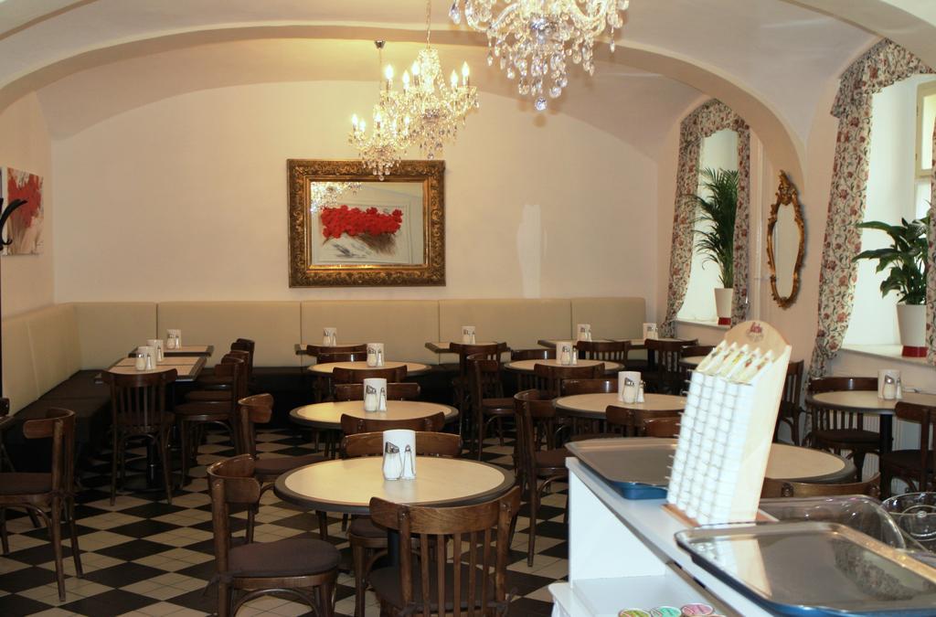 Graf Stadion Hotel