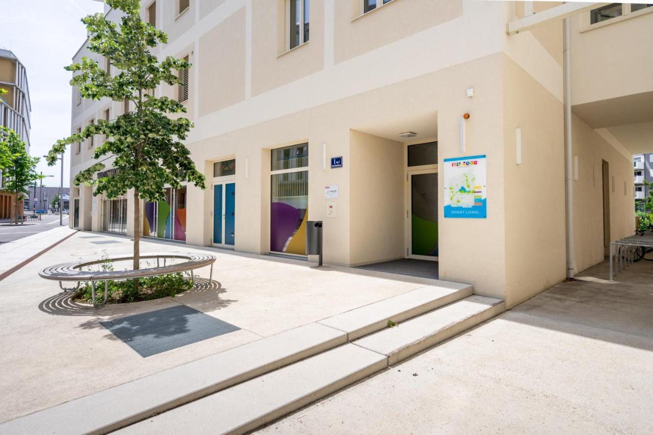 Feelgood Smartliving | Contactless Check-in 3*
