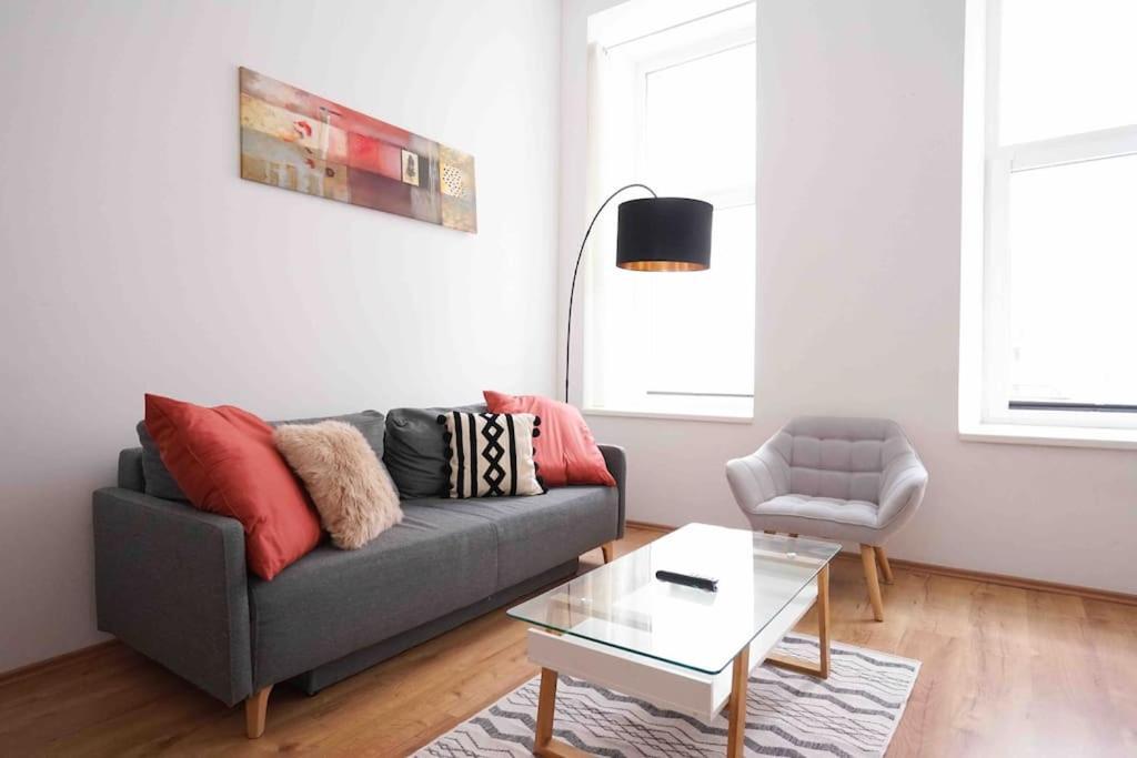 Modern Living In Center - Fully Equipped Apartment *