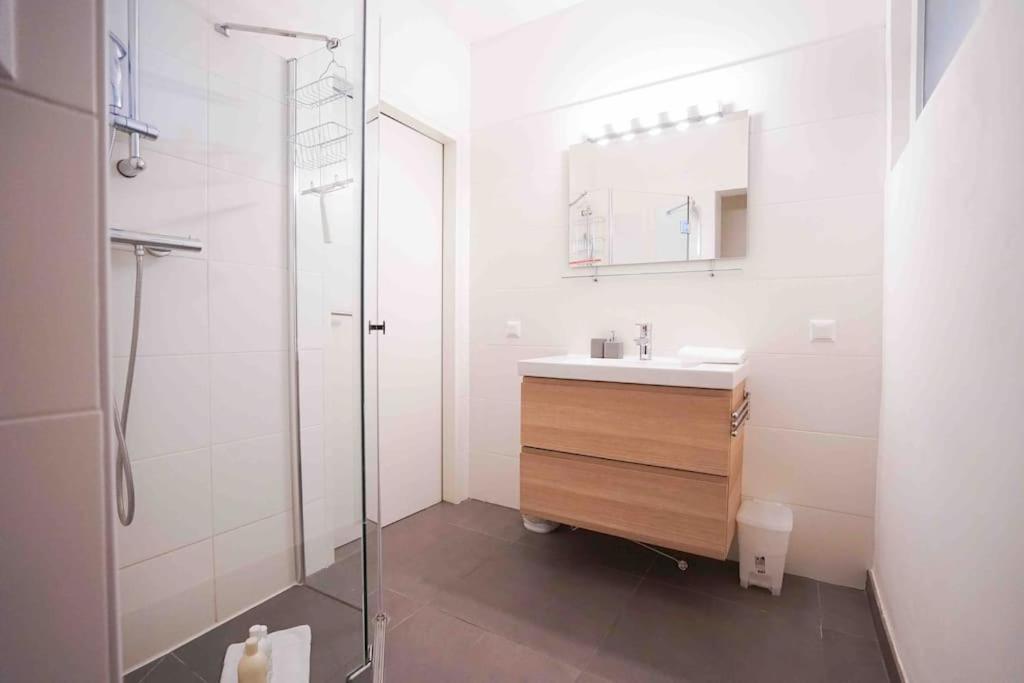 Modern Living In Center - Fully Equipped Apartment *