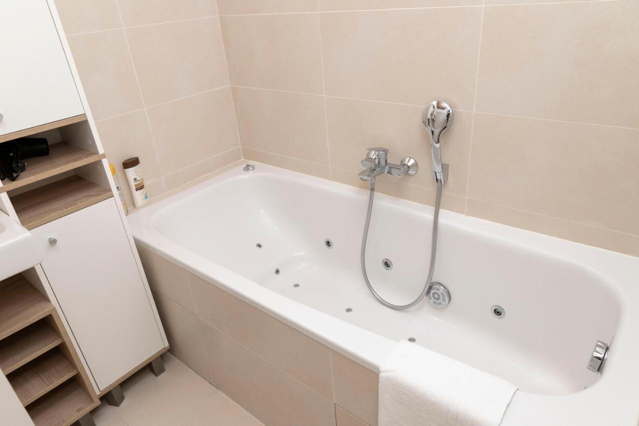 Dream Getaway With Jacuzzi And Pool Apartamento Viena