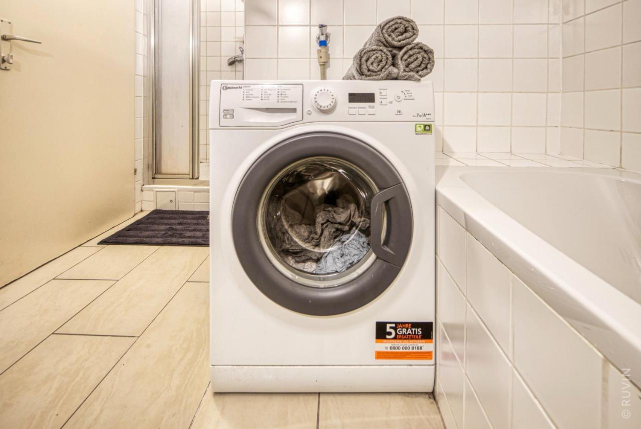 Apartment City With Netflix, Central And Near Metro, 8 *